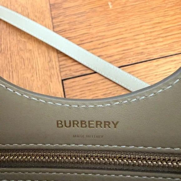 Burberry Small Pocket Bag in Ecru and Toile Canvas - Picture 3 of 6